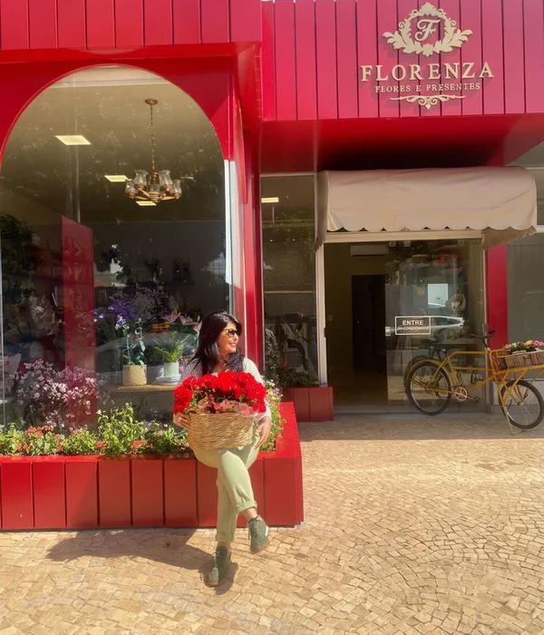 Florenza, fachada da loja com flores